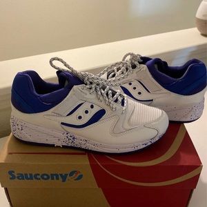SOLD Saucony Sneakers (Size 7 men) (size 9 women)